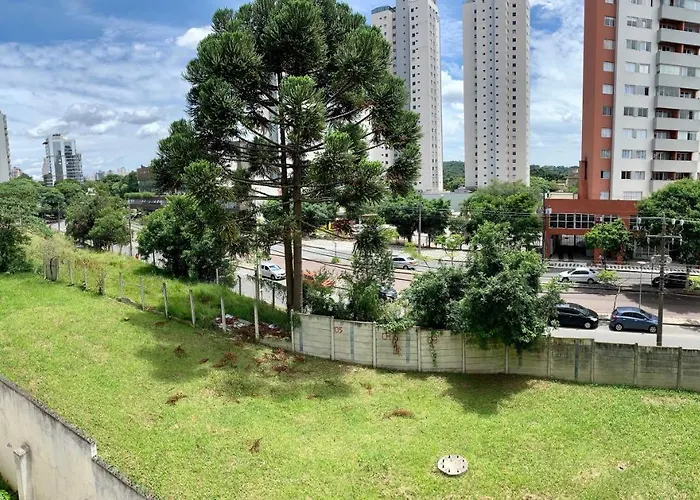 205- Apartamento 1 quarto suite, Encantador, amplo e decorado, mobiliario moderno, cozinha completa com utensílios , Excelente vista da cidade e localização privelegiada no bairro Bigorrilho ,